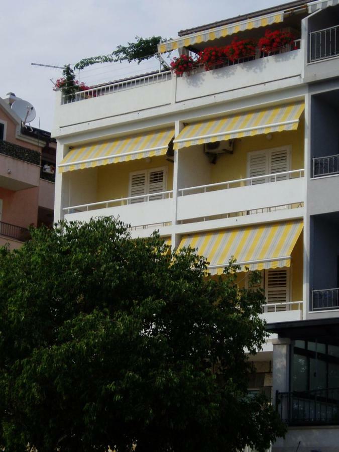 Apartments And Rooms Niksa Podgora Ngoại thất bức ảnh