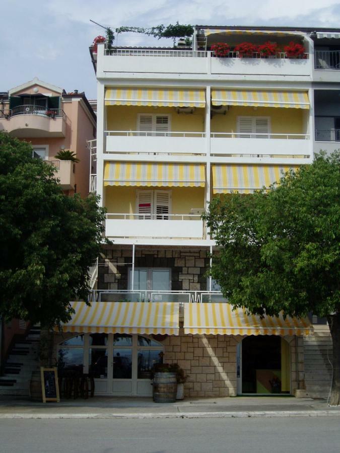 Apartments And Rooms Niksa Podgora Ngoại thất bức ảnh