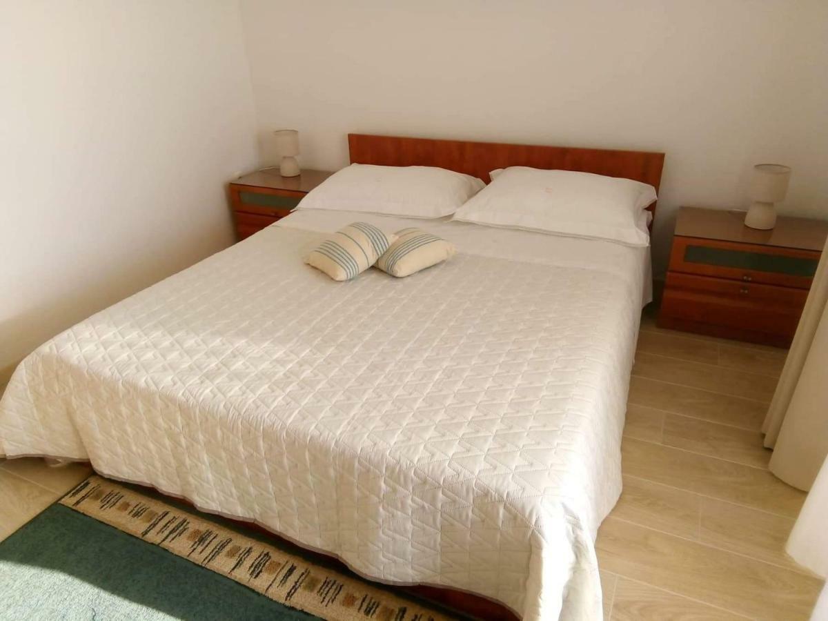 Apartments And Rooms Niksa Podgora Ngoại thất bức ảnh