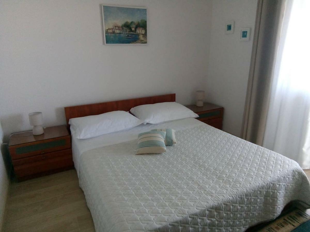 Apartments And Rooms Niksa Podgora Ngoại thất bức ảnh