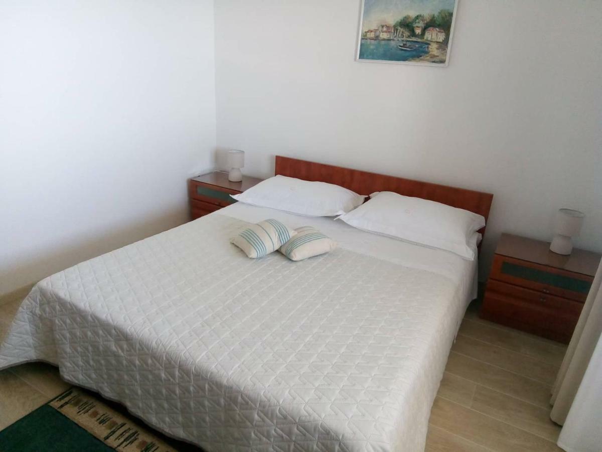 Apartments And Rooms Niksa Podgora Ngoại thất bức ảnh