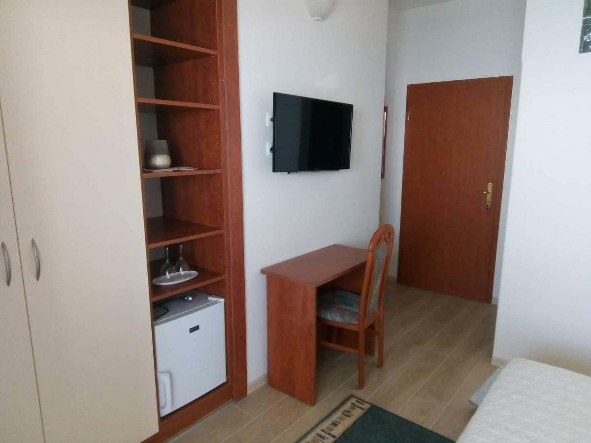 Apartments And Rooms Niksa Podgora Ngoại thất bức ảnh