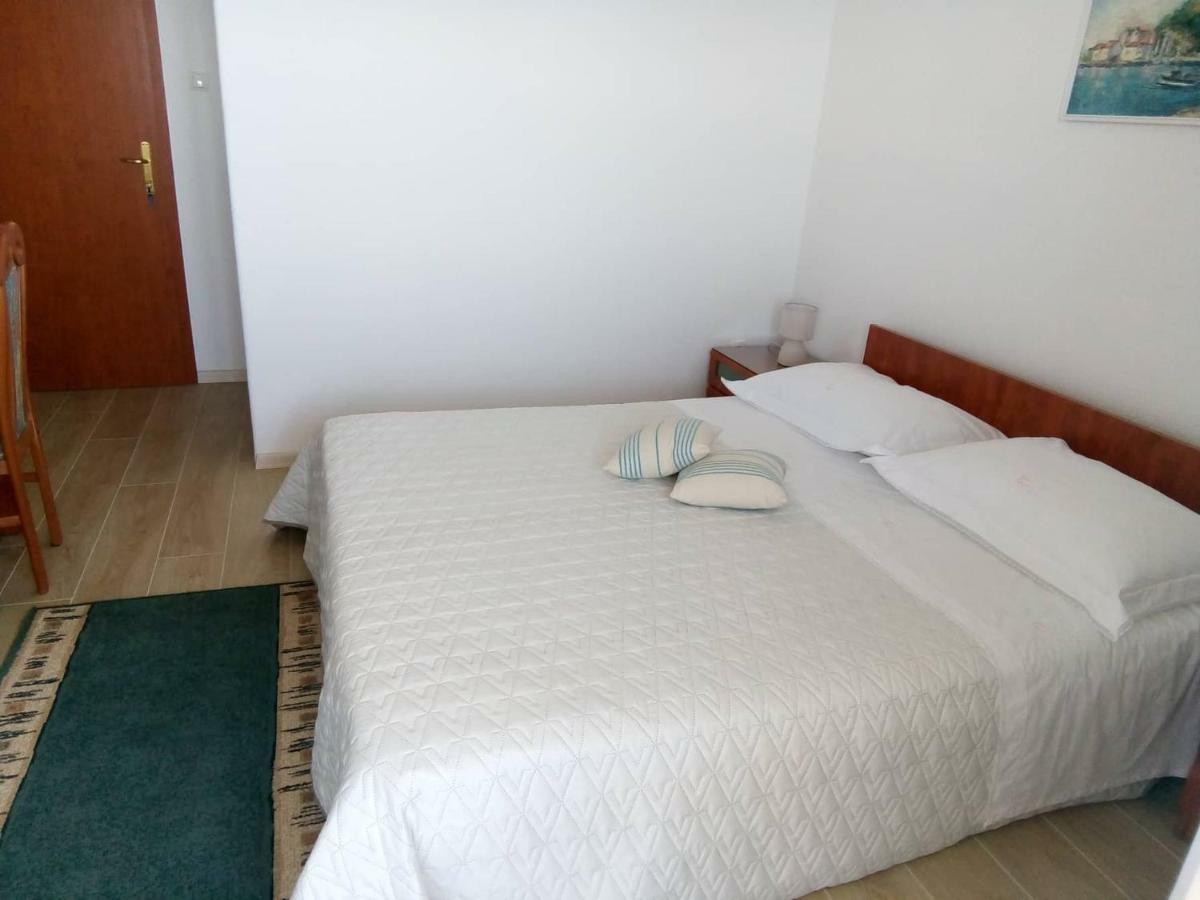 Apartments And Rooms Niksa Podgora Ngoại thất bức ảnh