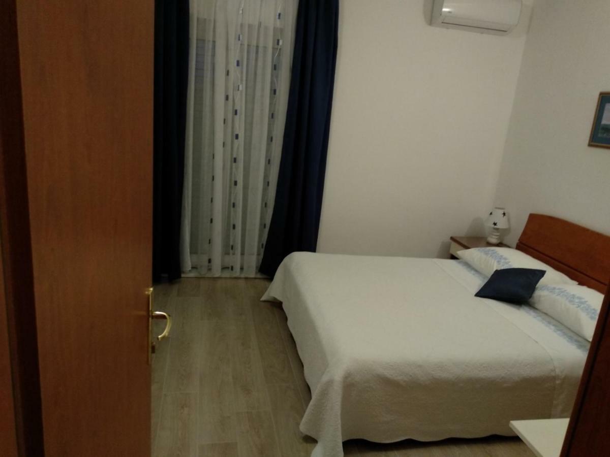 Apartments And Rooms Niksa Podgora Ngoại thất bức ảnh