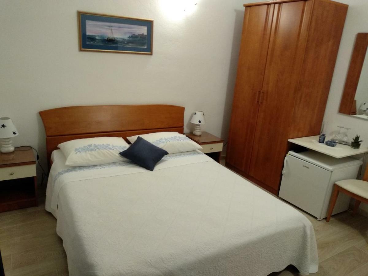 Apartments And Rooms Niksa Podgora Ngoại thất bức ảnh